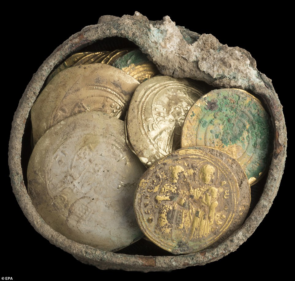 کشف سکه های تقلبی در رودبار
