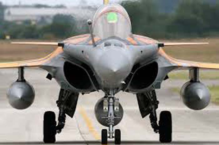 فرانسه دو جنگنده رافال به شرق مدیترانه اعزام کرد