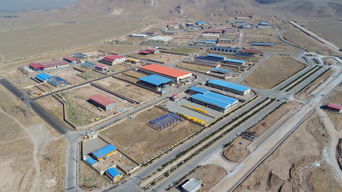 واگذاری بیش از ۱۲ هکتار زمین در شهرک‌های صنعتی استان