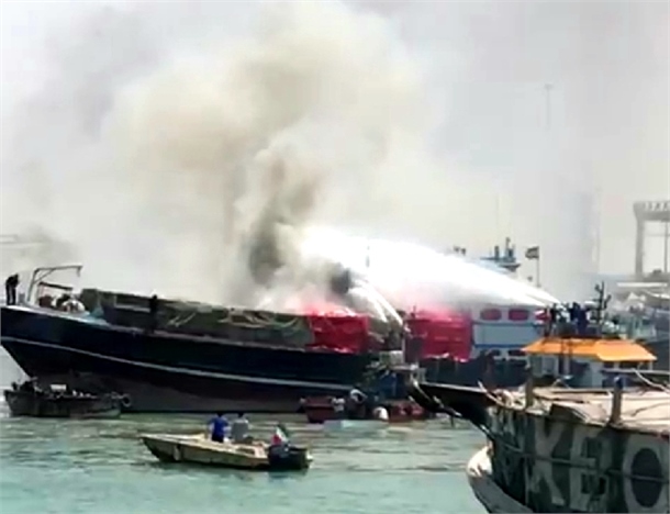 مهار آتش سوزی لنج گناوه‌ای پس از ۱۶ ساعت، بدون تلفات جانی
