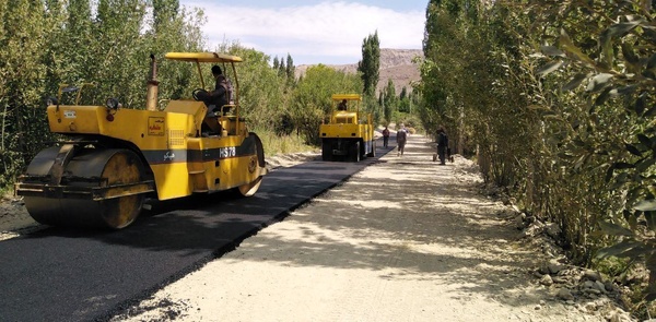 بهره برداری از آسفالت راه روستایی بقیع در نیشابور