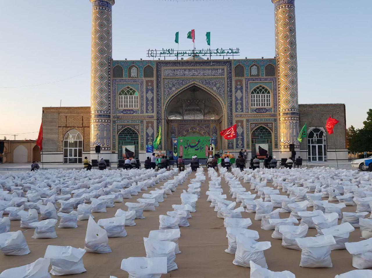 توزیع ۱۰۰۰ بسته مواد غذایی با نام تبرکات علوی در قوچان