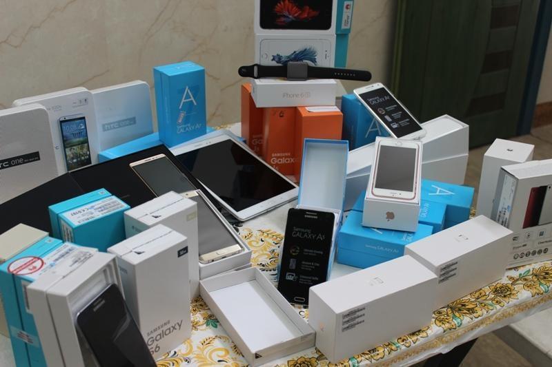 کشف محموله میلیونی موبایل‌های قاچاق در یزد