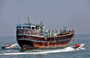 دستگیری قاچاقچیان کالای خانگی درآب‌های ساحلی بندر هندیجان