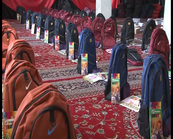 اهدای 700 بسته کمک آموزشی به دانش آموزان نیازمند