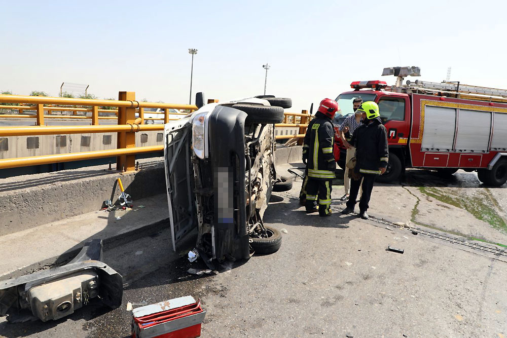 تصادف کامیون و پراید در مشهد با 6 مصدوم