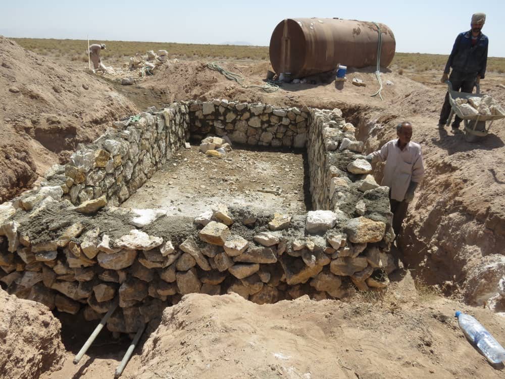 ساخت پنج منبع تامین آب دام در مراتع شهرستان مهریز