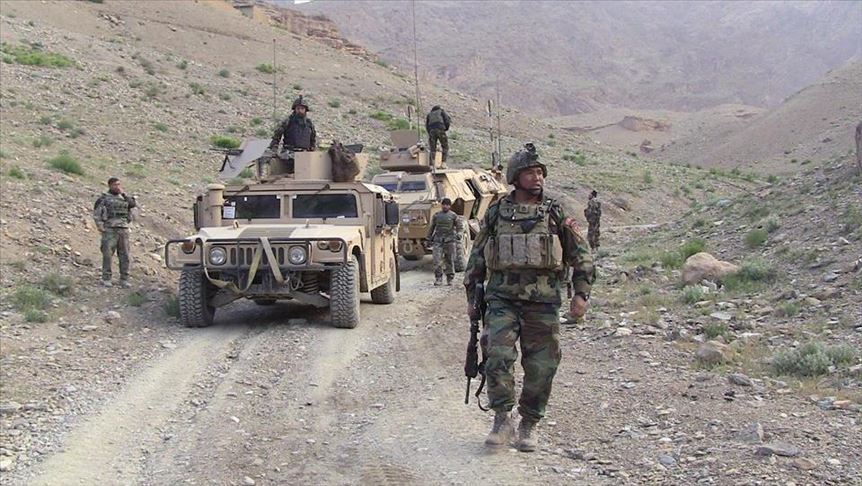 کشته شدن ده نظامی در دو استان افغانستان