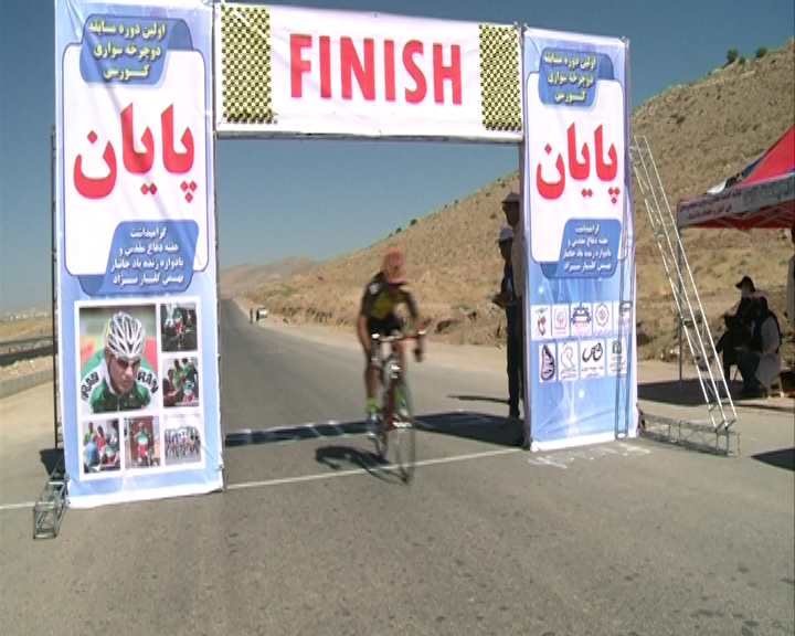 رکابزنان شیراز و جهرم قهرمان مسابقات دوچرخه سواری یادواره گلبارنژاد