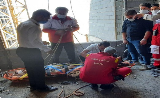 سقوط کارگر ساختمانی از ارتفاع در محمدیه