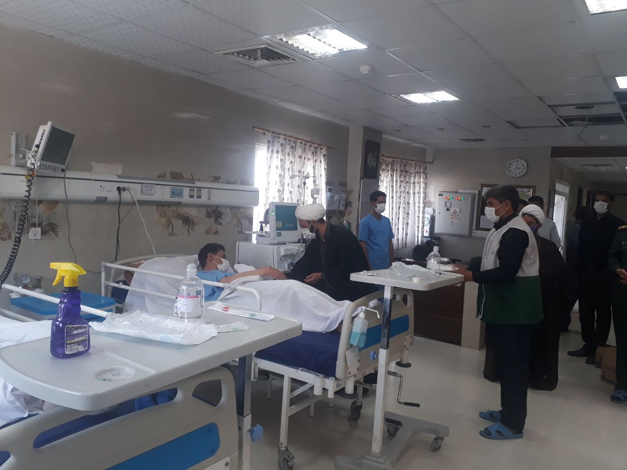 توزیع غذای متبرک حرم رضوی در بیمارستان خاتم النبیاء(ص) باخرز