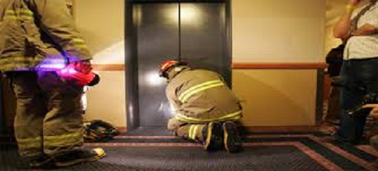 نجات ۳ شهروند اهوزی از آسانسور