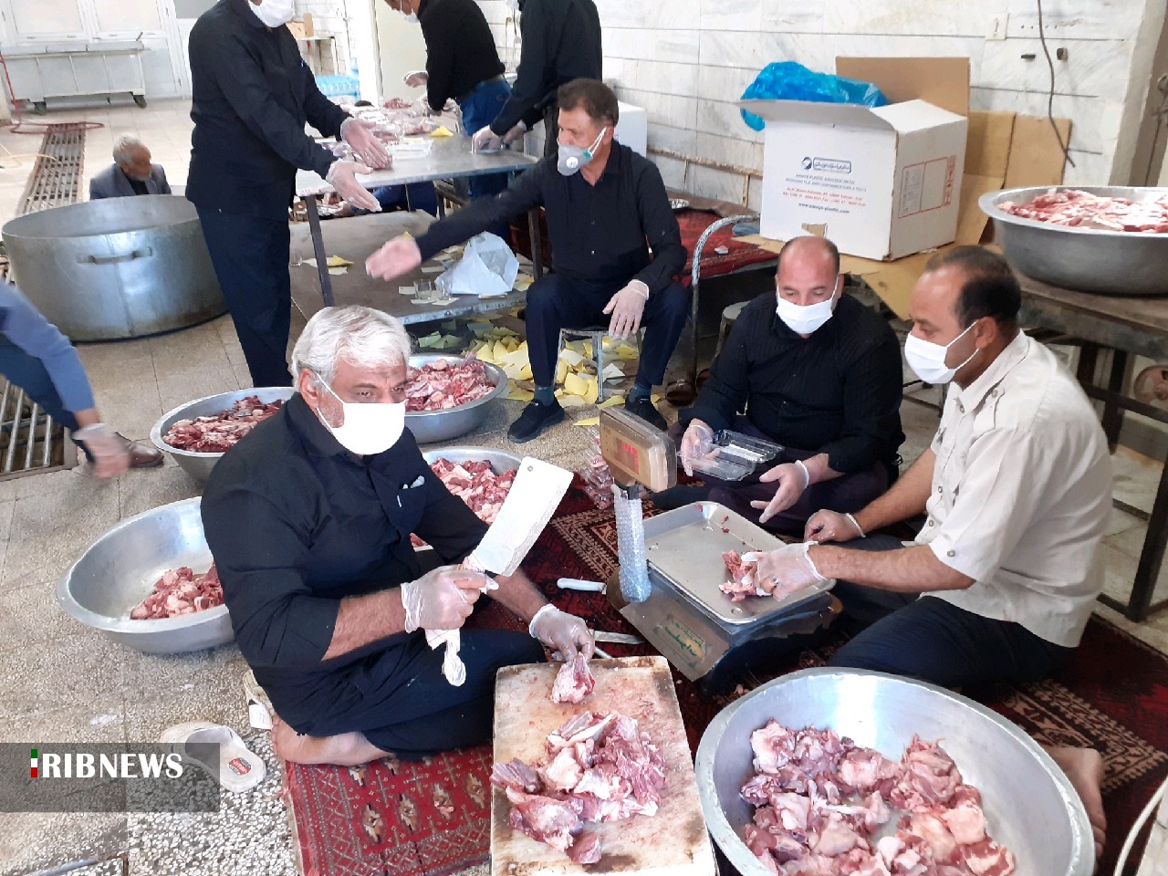 توزیع ۱۵۰۰ کیلو گوشت بین نیازمندان باغشهر اسلامیه فردوس 