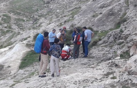 امداد رسانی به کوهنورد آسیب دیده در دامنه کوه سهند