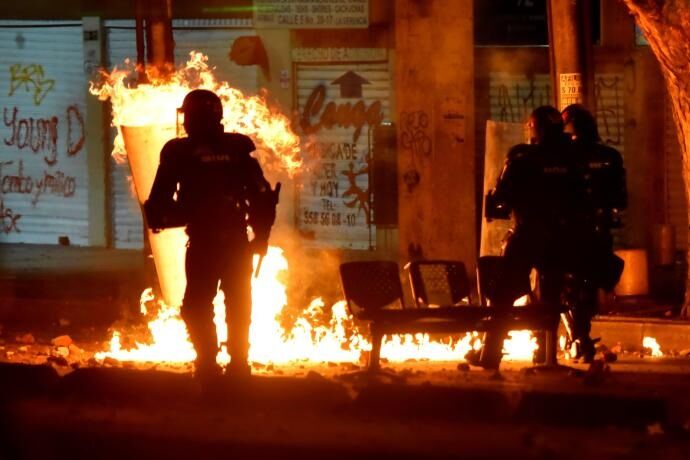 ادامه تظاهرات در اعتراض به خشونت های پلیس در کلمبیا