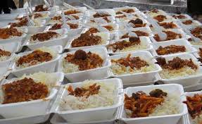 توزیع غذای نذری بین زندانیان خوزستانی