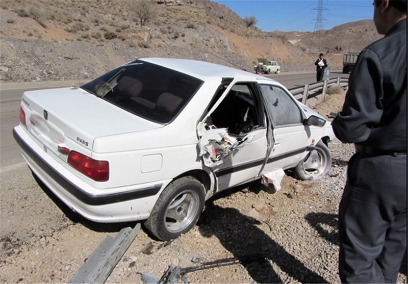 نجات راننده محبوس در خودرو در اتوبان روح الامین اصفهان