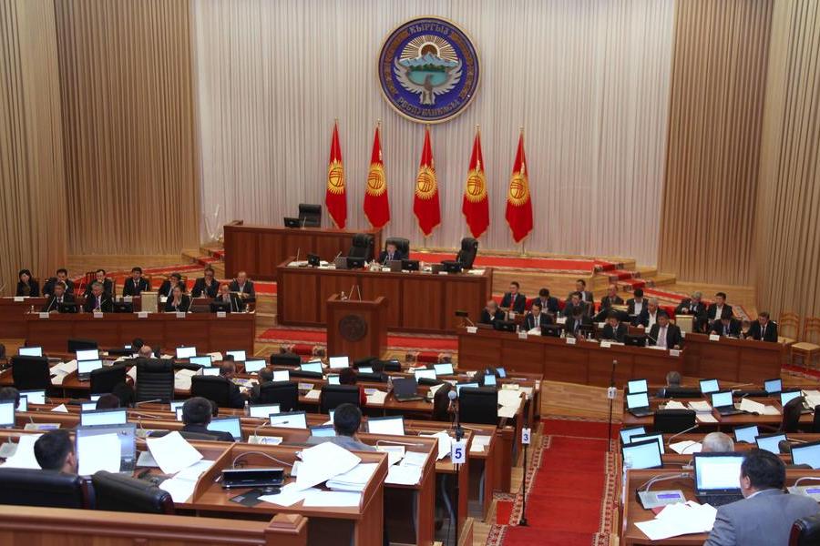 انتخابات قرقيزستان در دو نوبت برگزار مي شود