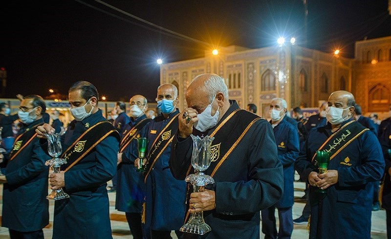 برگزاری مراسم لاله‌گردانی در حرم شاهچراغ (ع) همزمان با شهادت امام رضا (ع)