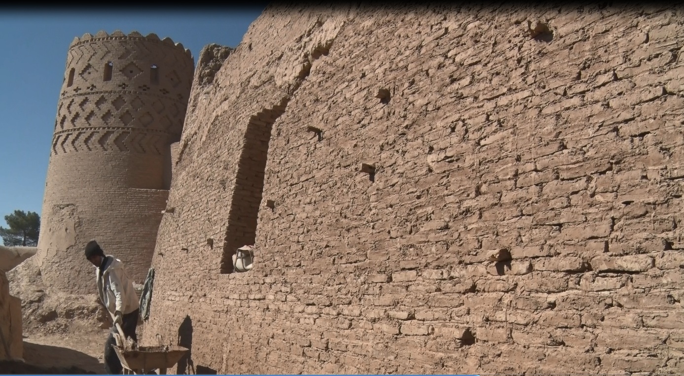 مرمت قلعه ۶ هزار ساله میبد