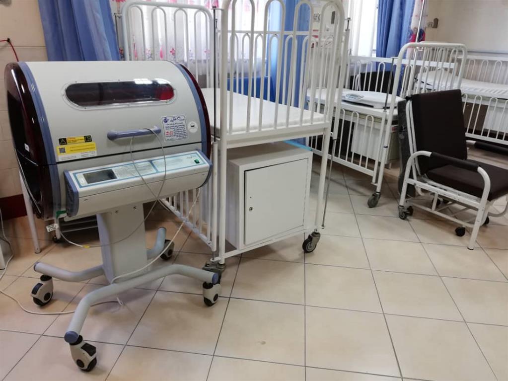 راه اندازی یک دستگاه تخت فوتوتراپی جدید در بخش اطفال بیمارستان زرقان