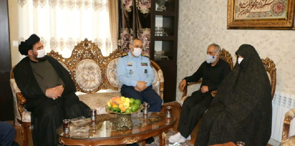امیر سرتیپ نصیرزاده با خانواده شهدای مدافع حرم و خلبان آزاده دیدار کرد