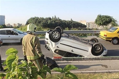 برخورد ۲۰۶ با پایه پل زیرگذر محلاتی