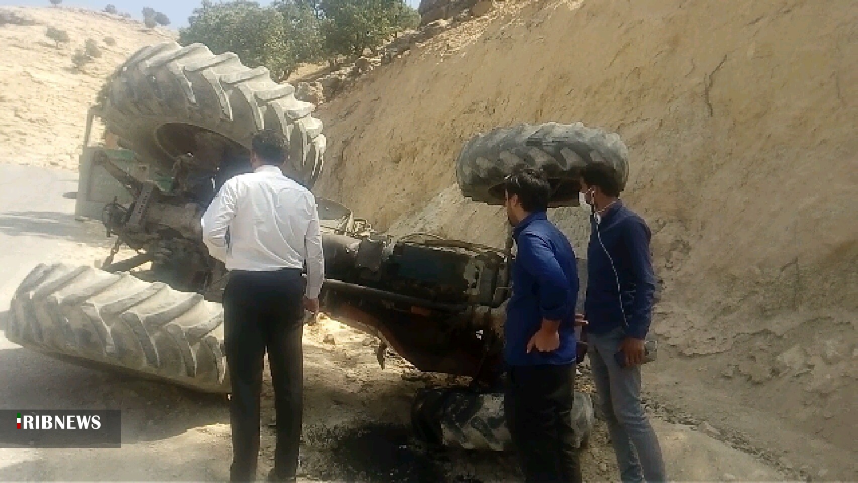واژگونی تراکتور در محور دیشموک به قلعه رئیسی