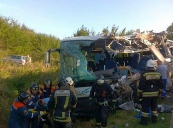 تصادف شدید اتوبوس مسافربری با کامیون در روسیه