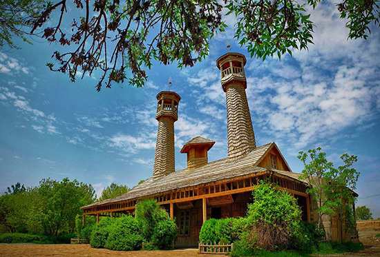 تنها مسجد چوبی جهان در عجیب ترین دهکده