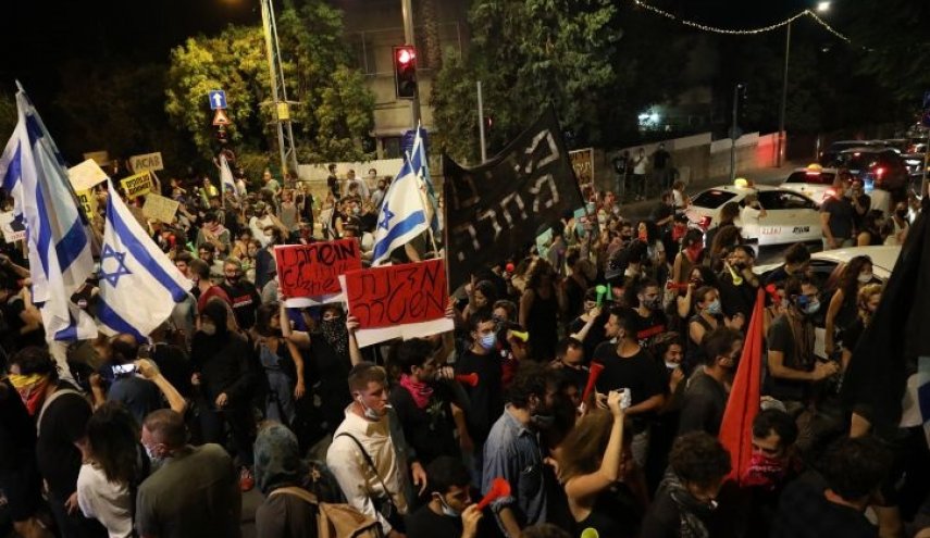 تظاهرات مقابل مقر ۵ تن از وزاری کابینه رژیم صهیونیستی