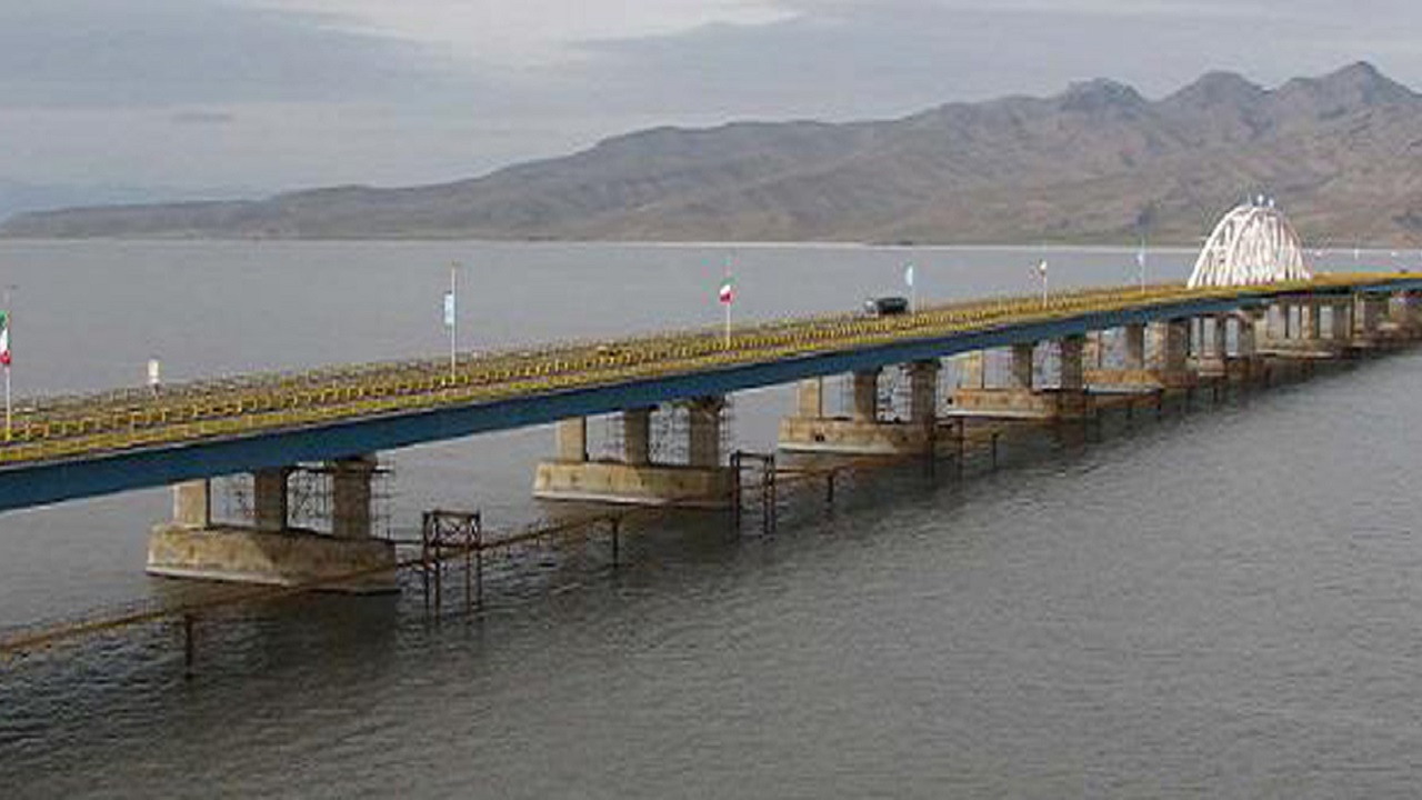 ۱۲۰ میلیارد ریال برای نگهداری پل میانگذر دریاچه ارومیه هزینه شده است