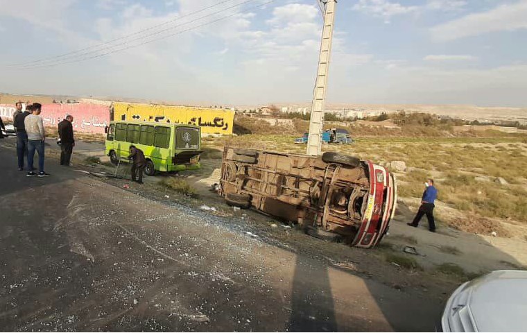 واژگونی مینی بوس در جاده تبریز - آذرشهر