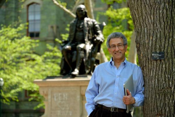 دانشمند ایرانی- آمریکایی، برنده جایزه فیزیک نیوتن