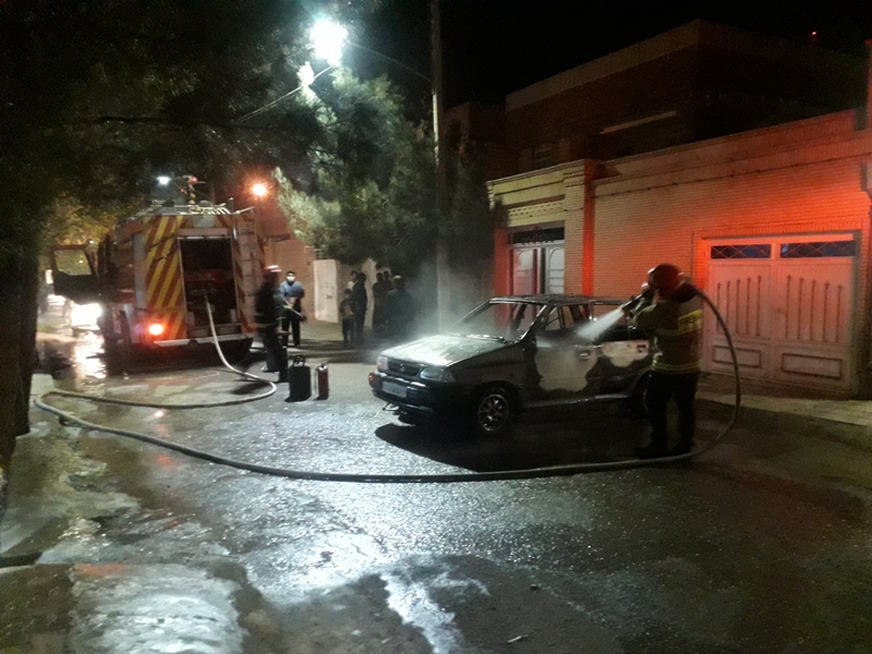 انفجار و آتش سوزی خودروی پراید دوگانه سوز بر اثر نشت گاز