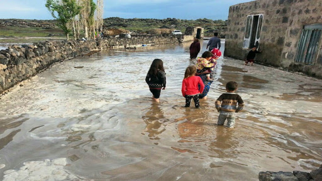 اسکان موقت ۲۰ خانوارسیل زده درماکو