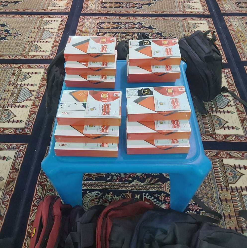 اهدای ۲۳۰ تبلت به دانش آموزان کم برخوردار آبادان وخرمشهر
