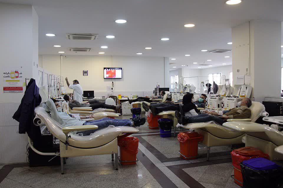 خبرنگاران خبرگزاری بسیج در بیش از ۴۰۰ شهر خون اهدا کردند