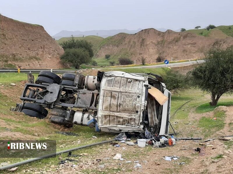 واژگونی تریلر در جاده سروآباد یک کشته برجای گذاشت.