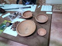 اهدای چهار قطعه ظرف سفالی به موزه سردشت