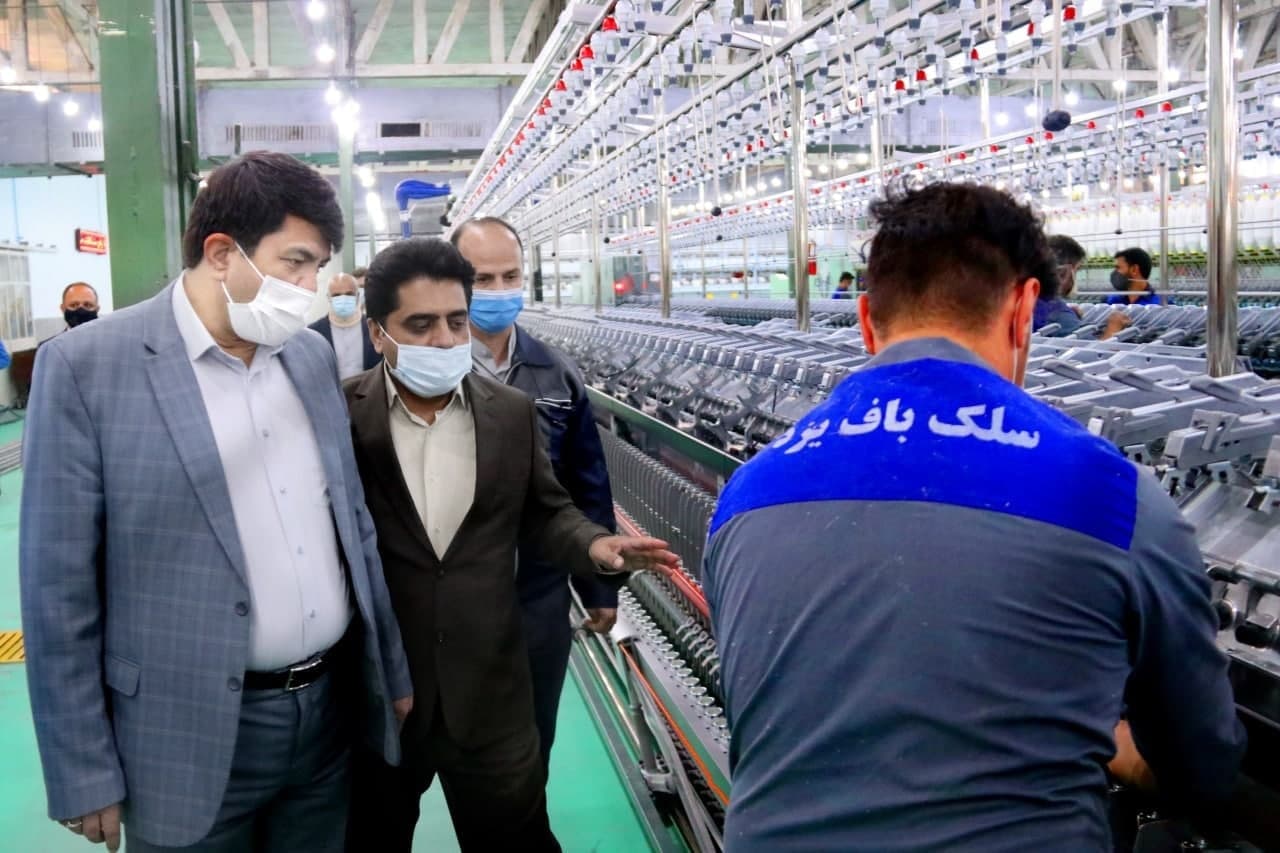 بازدید استاندار یزد از کارخانه تحریم شده