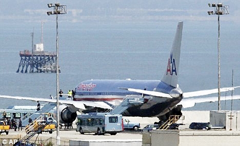 تخلیه یک هواپیما در فرودگاه نیویورک از بیم بمب‌گذاری