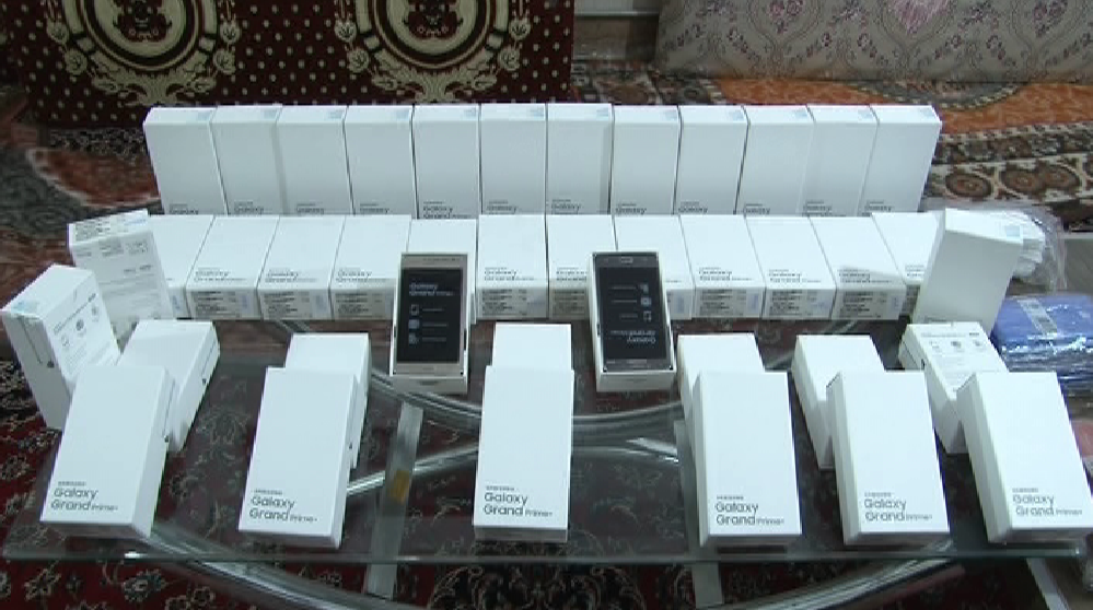 اهداء 39 دستگاه گوشی هوشمند به دانش آموزان نیازمند بخشایشی