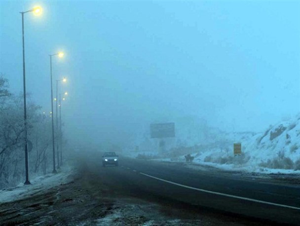 جاده‌های زنجان پوشیده از مه /رانندگان با احتیاط برانند