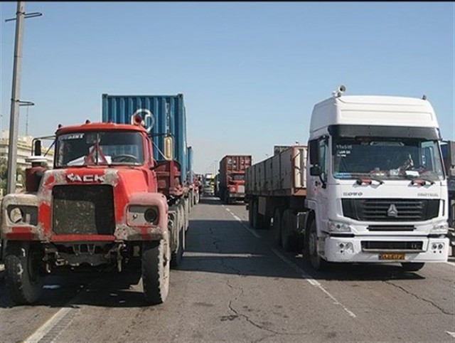 مشکلات متعدد رانندگان ماشین‌های سنگین استان قزوین همچنان پابرجاست