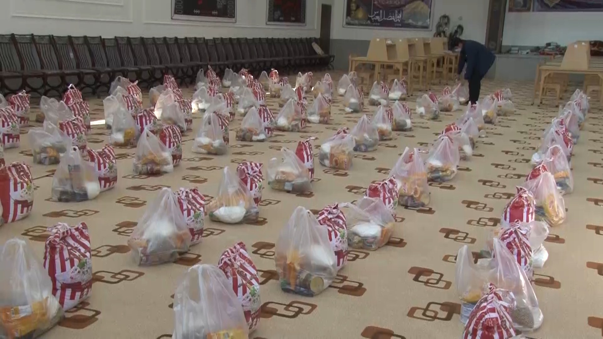 اهدا ۲۰۰ سبد غذایی به خانواده زندانیان نیازمند در شهرضا