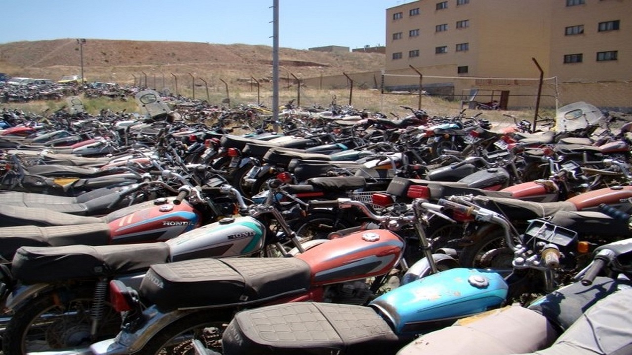 ترخیص ۲۵۰ دستگاه موتورسیکلت رسوبی از پارکینگ‌های ایلام