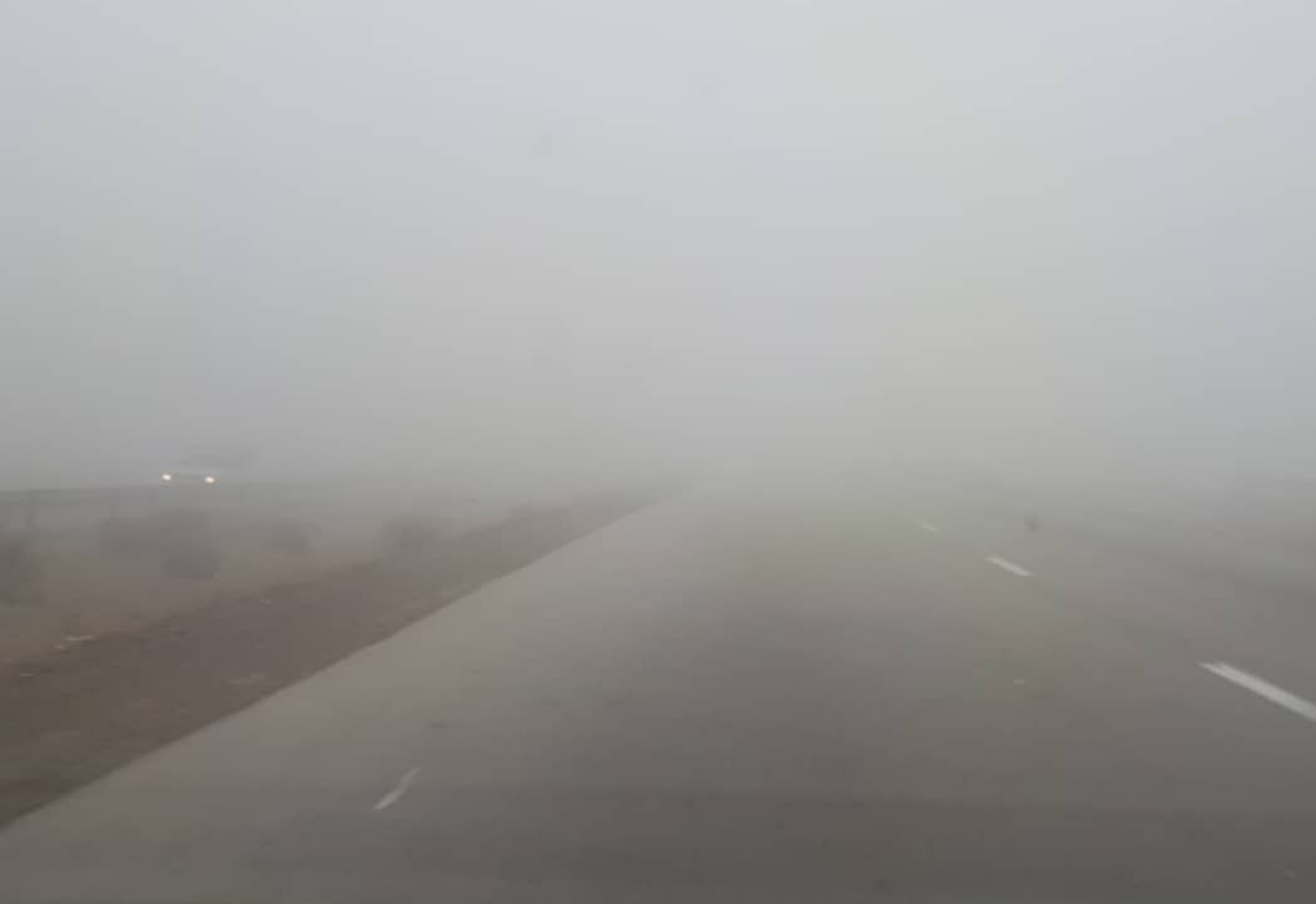 مه صبحگاهی در محورهای مواصلاتی استان مرکزی