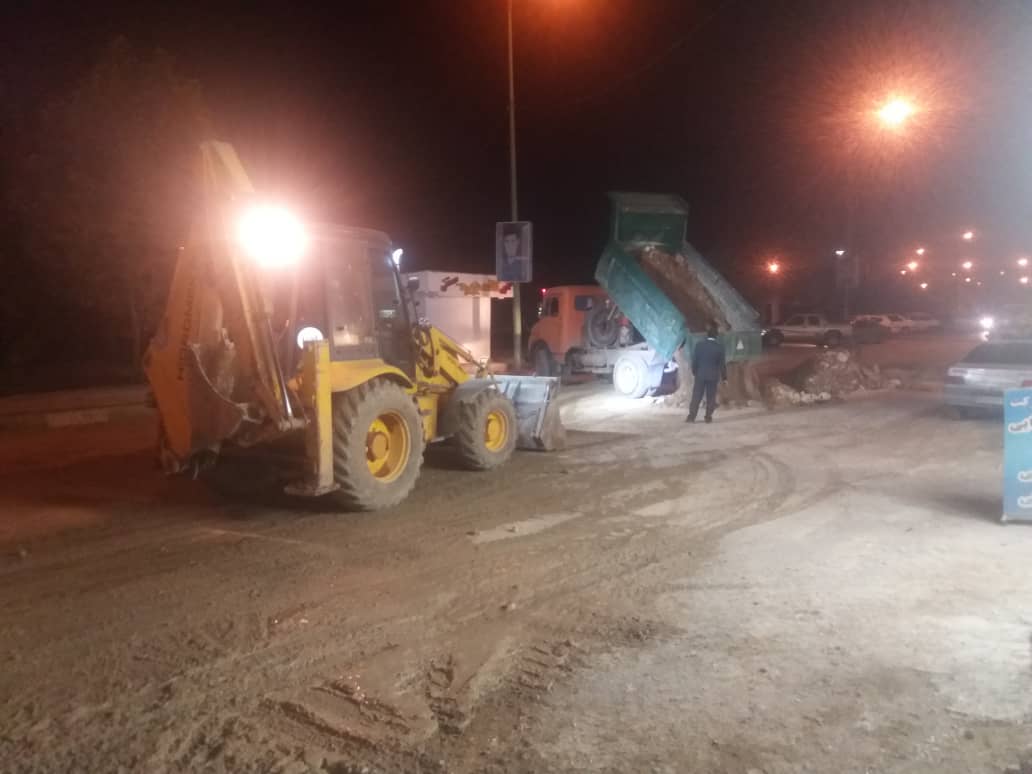 رفع گرفتگی خط انتقال فاضلاب خیابان ساحلی یاسوج