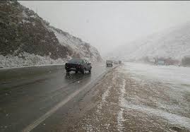 بارش برف در برخی از جاده های قزوین